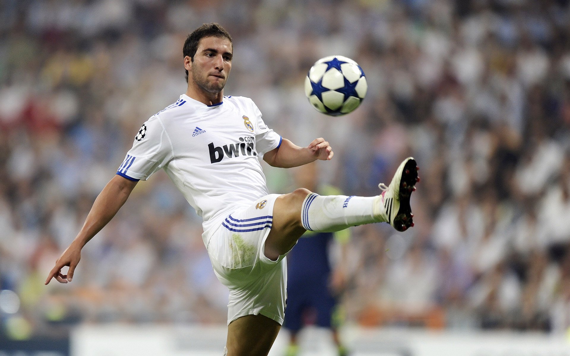 女篮联赛常规赛广东女篮主场大胜新疆女篮 外援三分雨浇灭对手反扑